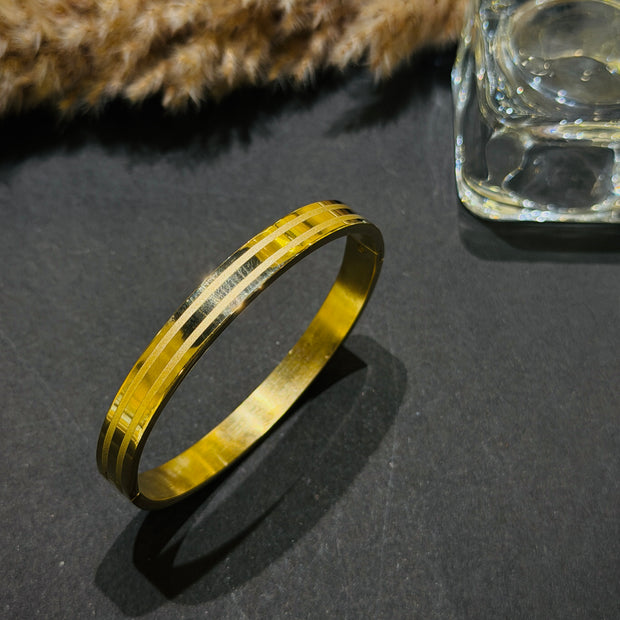 Gold bracelet 