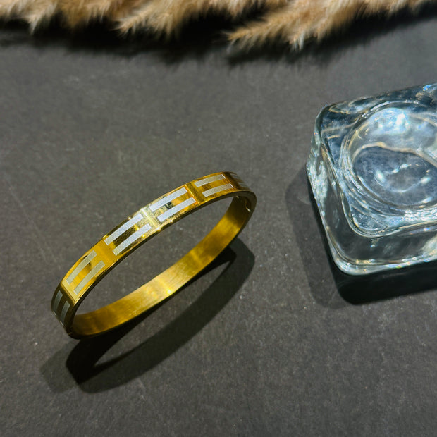 Gold bracelet 