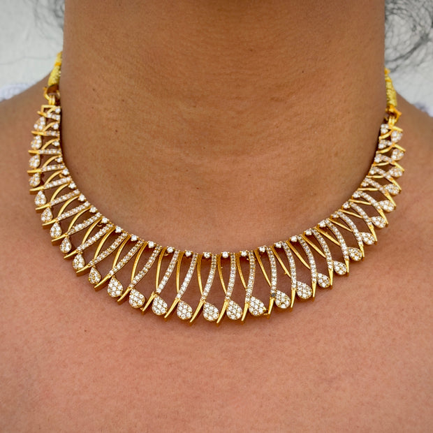 Gold necklace with diamond-like stones