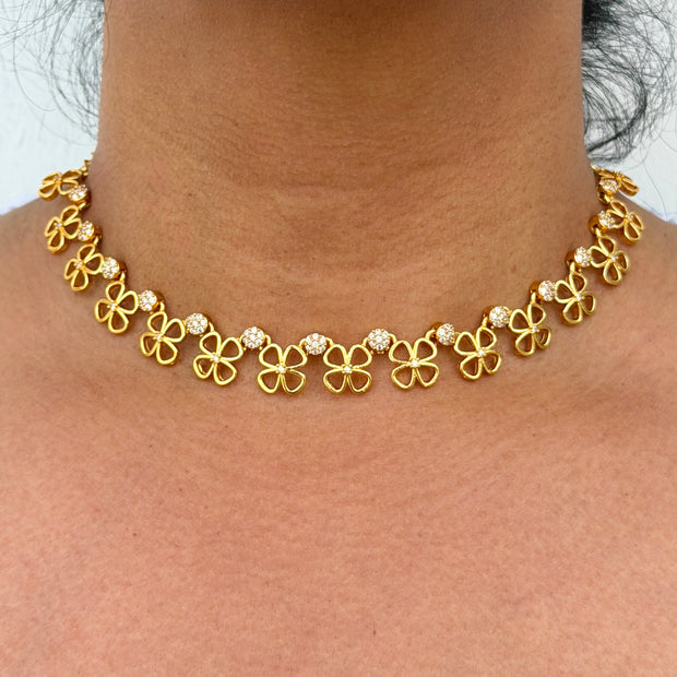 Gold necklace with clover-shaped pendants