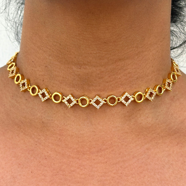 Gold necklace with diamond-like stones