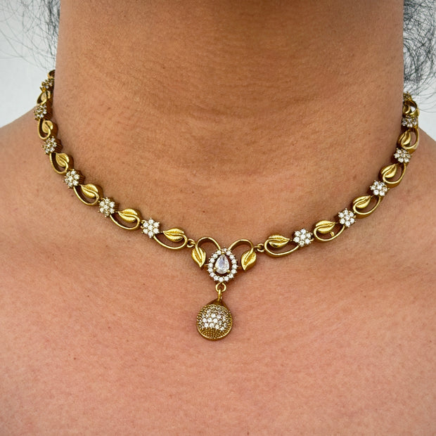 Gold necklace with a pendant 