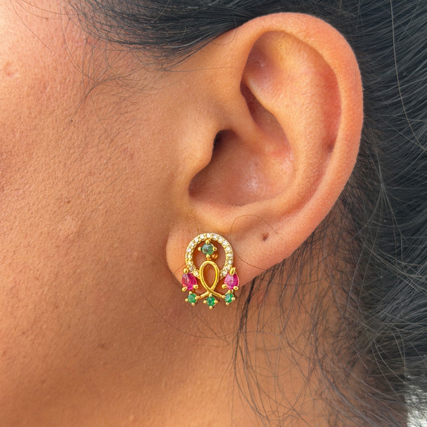 Gold earring with gemstones 