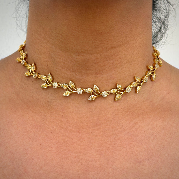 Gold necklace with leaf design 