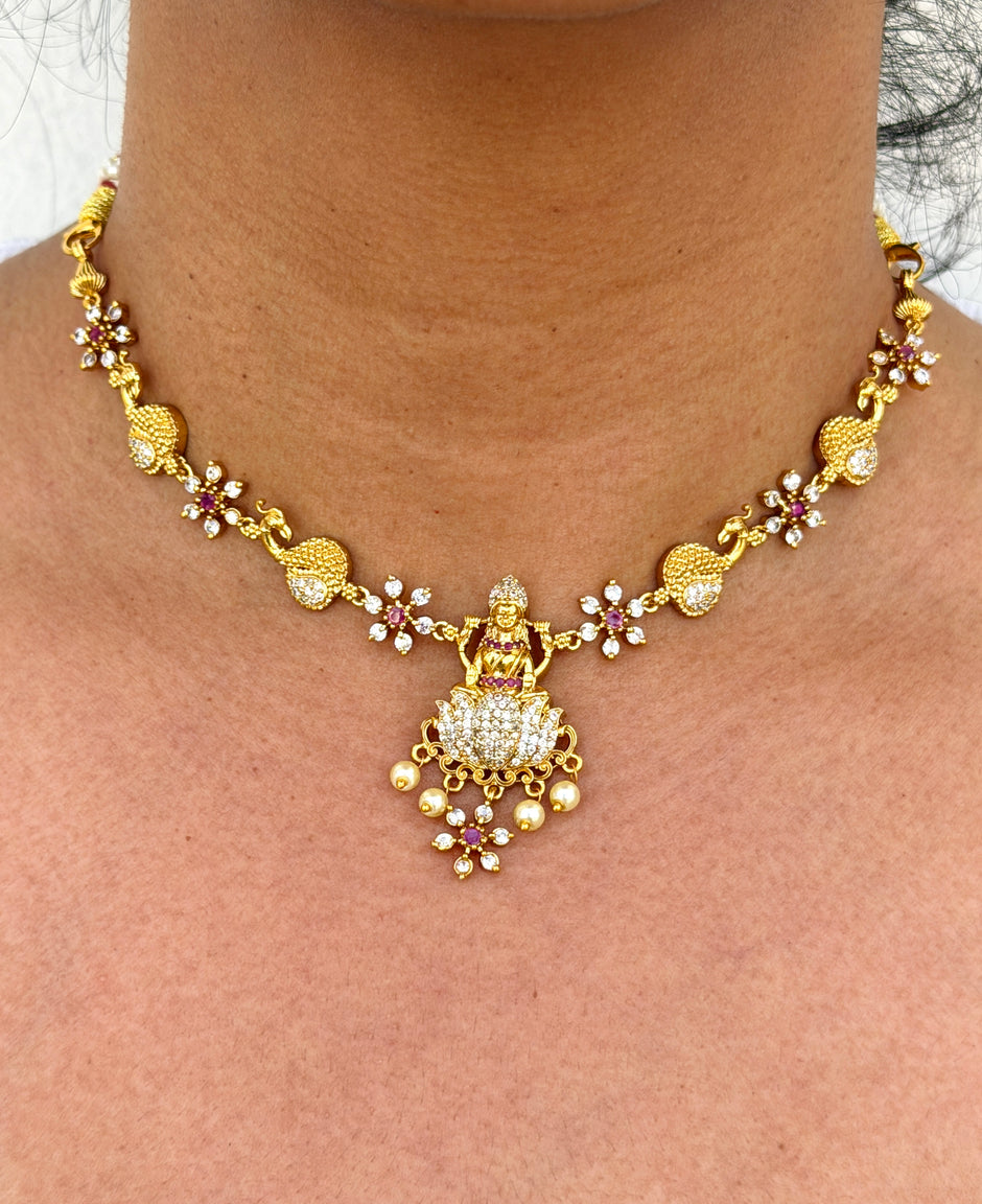 Gold necklace with a pendant 