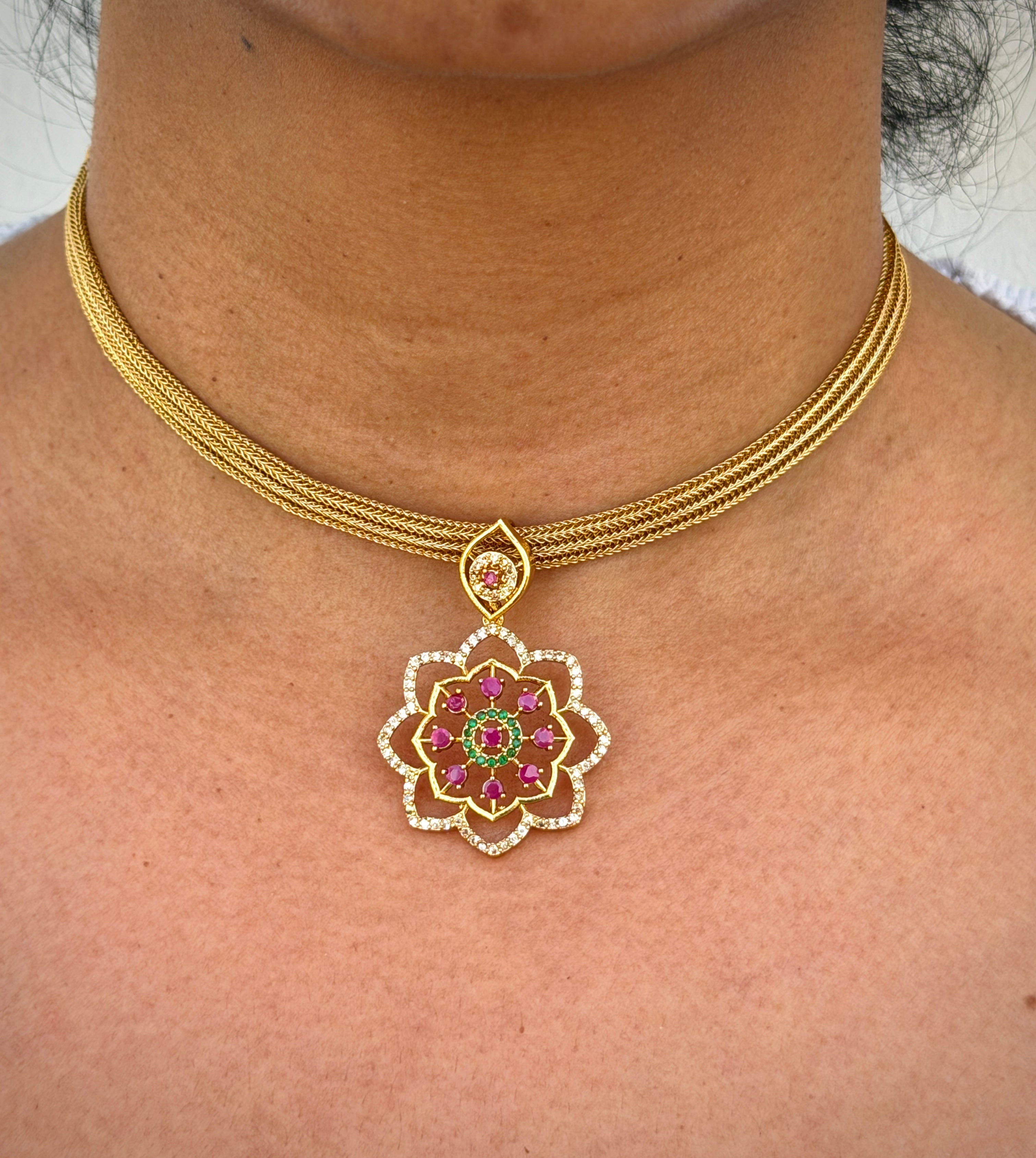 neklace flower design