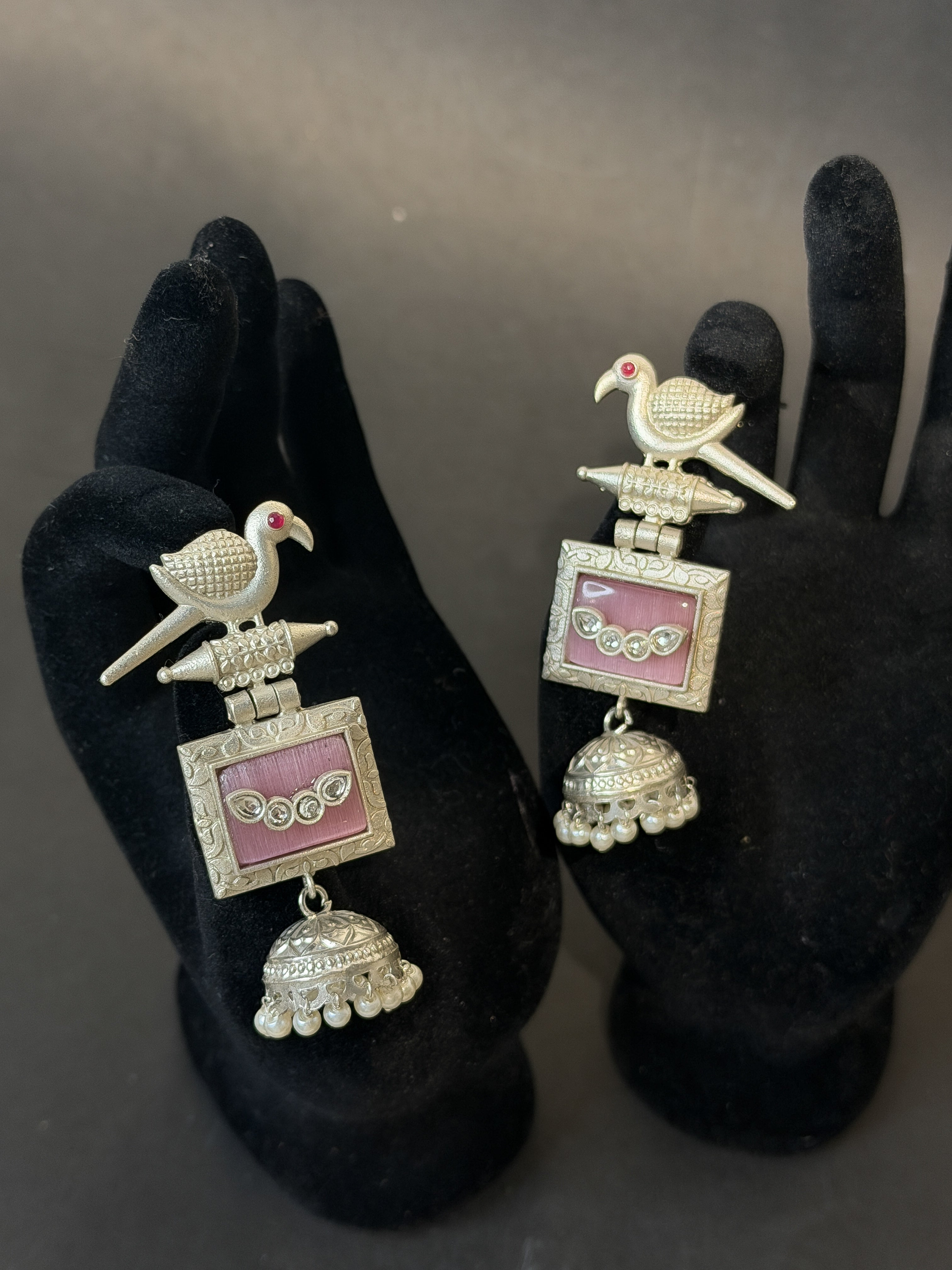 Decorative earrings with bird design